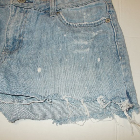 American Eagle Cutoff Shorts Light Wash Size 8 - Picture 3 of 7